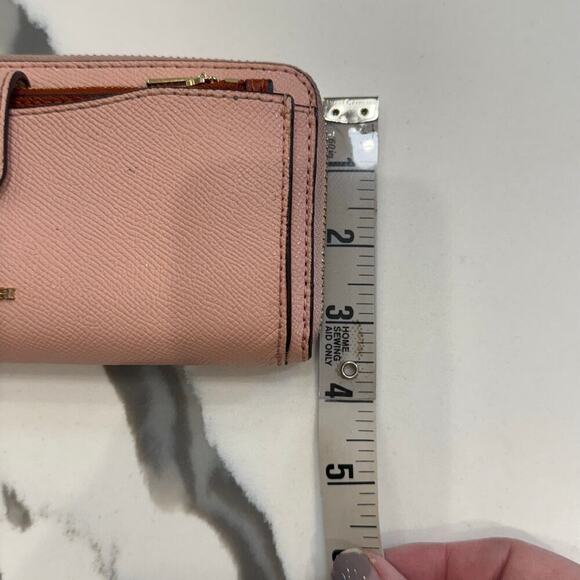 Coach Colorblock
Multifunctional Wallet
F25967 Blush/Terracotta - Picture 12 of 15